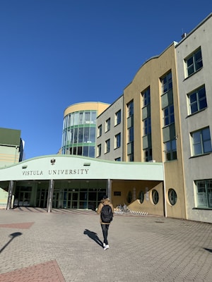 Университет Вистула помогает выпускникам школ